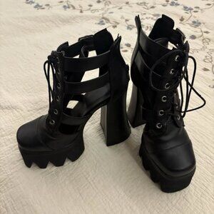 Platform 6" heel boots Lace up front Zip close Buckles Goth Size 8 Black